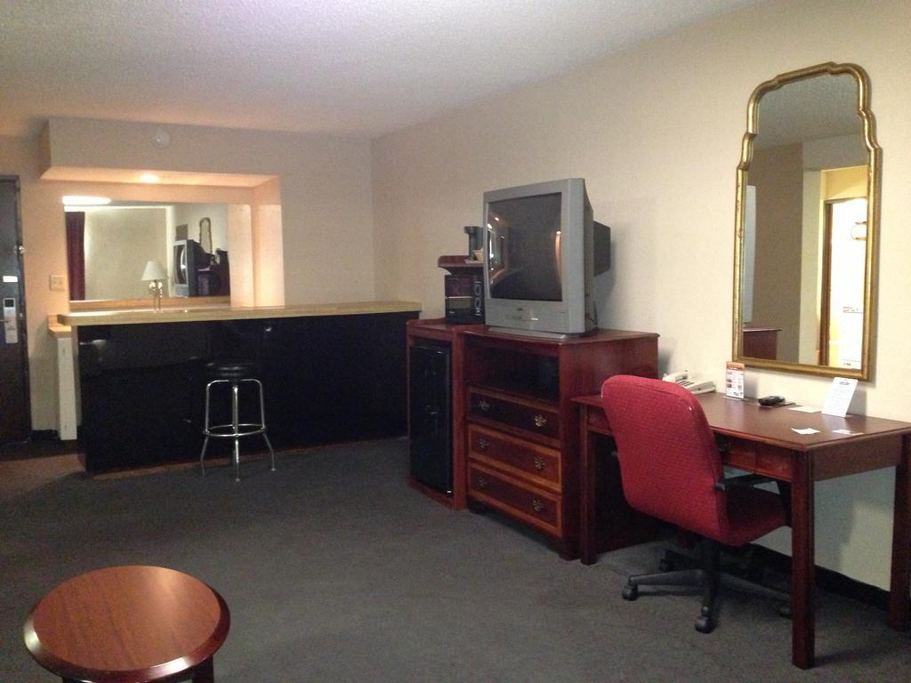 Executive Inn Of Mt Pleasant. Mount Pleasant Room photo